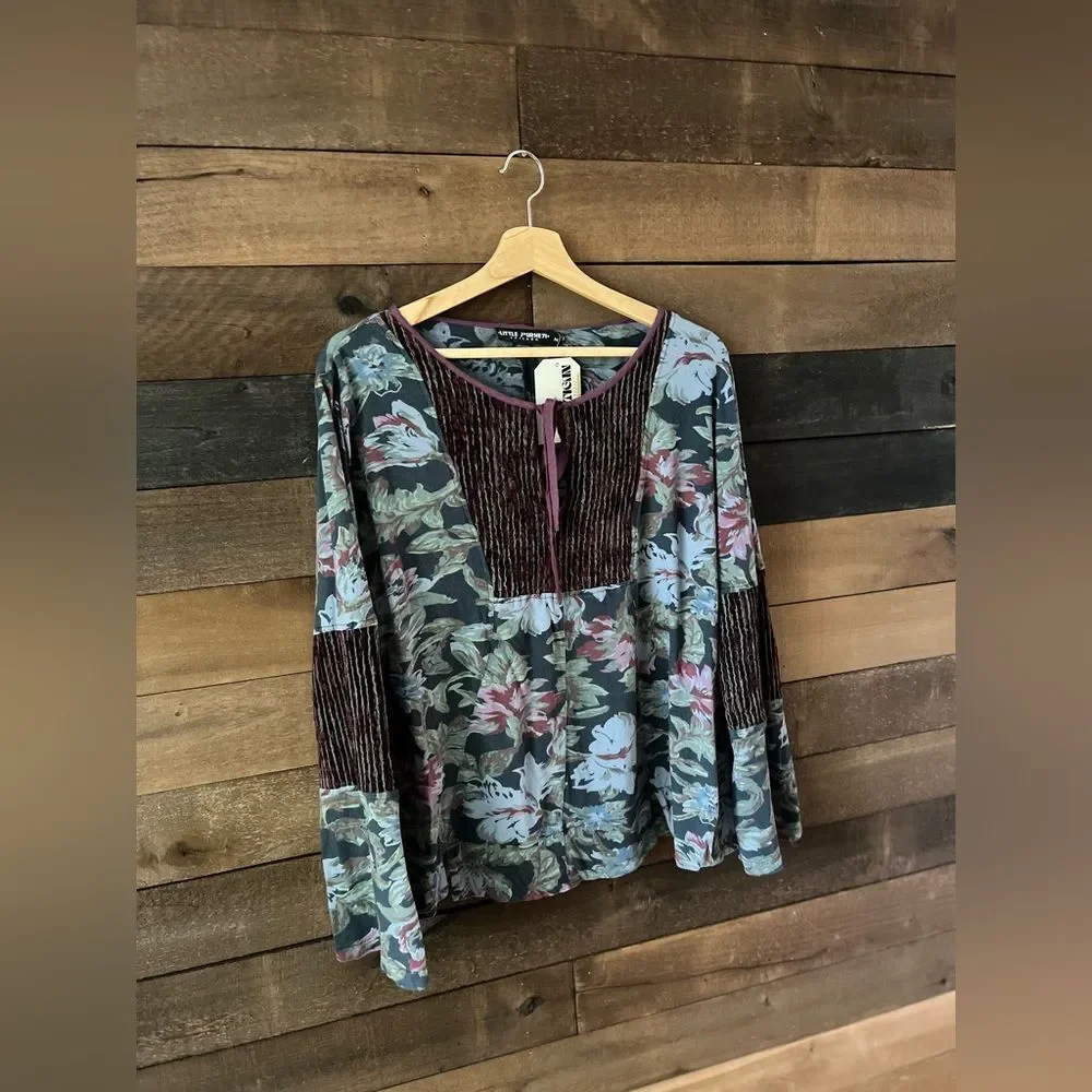 Little Journeys Chicago Boho Bell Sleeve Long Sleeve Top - Picture 6 of 9